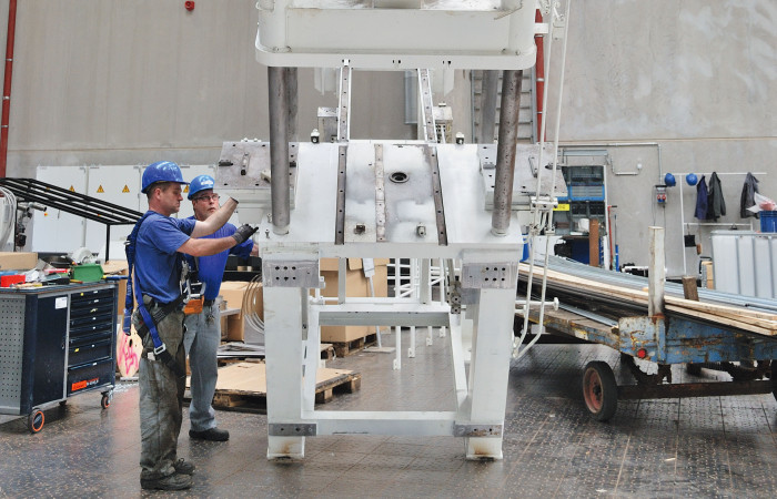 <span>Retrofitting trimming presses</span>